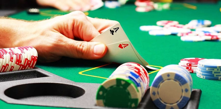 Tiết lộ mẹo chơi poker online “cứ chơi sẽ chiến thắng”-1